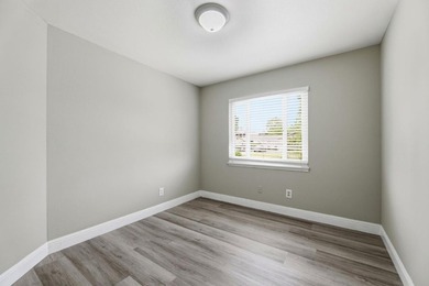 Welcome to this beautifully well maintained 4-bedroom - photo 24
