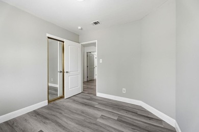 Welcome to this beautifully well maintained 4-bedroom - photo 25