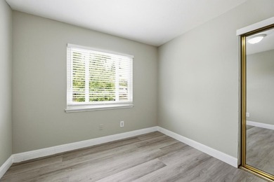 Welcome to this beautifully well maintained 4-bedroom - photo 27