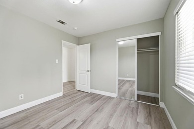 Welcome to this beautifully well maintained 4-bedroom - photo 30