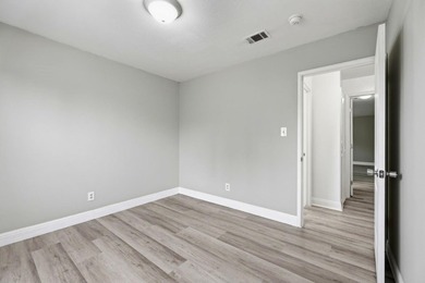 Welcome to this beautifully well maintained 4-bedroom - photo 31