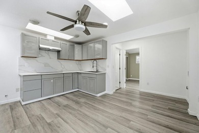 Welcome to this beautifully well maintained 4-bedroom - photo 32