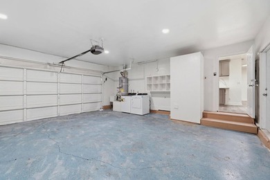 Welcome to this beautifully well maintained 4-bedroom - photo 38