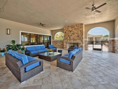 Welcome to this beautifully maintained 2-bedroom + den, 2-bath - photo 39