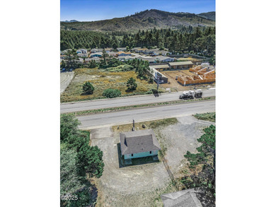 Highway 101 frontage commercial property with plenty of parking