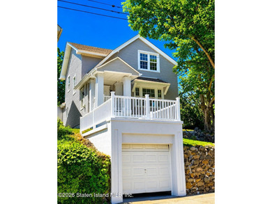 Renovated, modern open layout, great location in Silver lake - photo 1