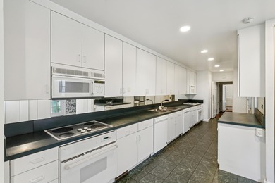 This charming single house is located on historic bricked Church