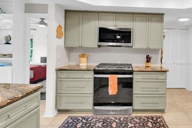 Beautifully renovated 3 BR + Office/flex space, this home - photo 15