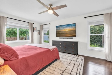 Beautifully renovated 3 BR + Office/flex space, this home - photo 20
