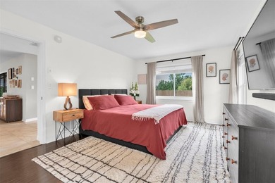 Beautifully renovated 3 BR + Office/flex space, this home - photo 21