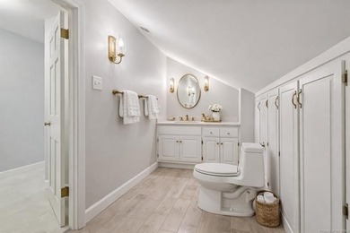 Welcome to 32 Hampton Key, an exceptional waterfront residence - photo 31
