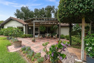 Beautifully renovated 3 BR + Office/flex space, this home - photo 35