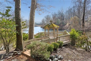 Welcome to 32 Hampton Key, an exceptional waterfront residence - photo 43