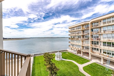 ***WATERFRONT*** Welcome to 500 Bay #404 South - Breathtaking