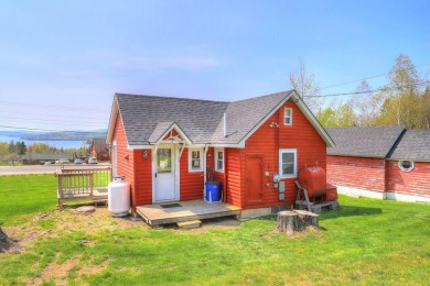 RANGELEY - CUTE AS A BUTTON and neat as a pin! Updated Idlewood - Lake Condo For Sale in Rangeley, Maine