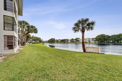 This 2 bedroom 2 bathroom 3rd floor condo on the water is - photo 4