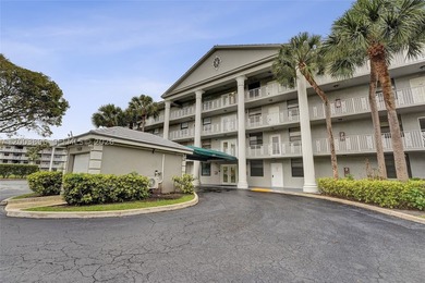 This 2 bedroom 2 bathroom 3rd floor condo on the water is - photo 5