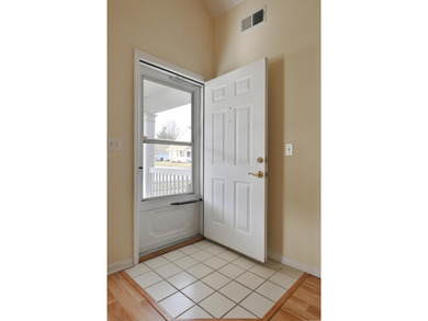 This move-in-ready condo, featuring 2 bedrooms and 2 bathrooms