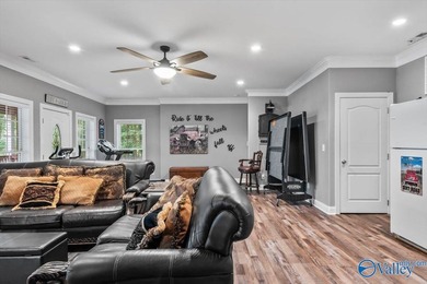 Southern Charm house w/large covered patio & balcony w/views of - photo 12