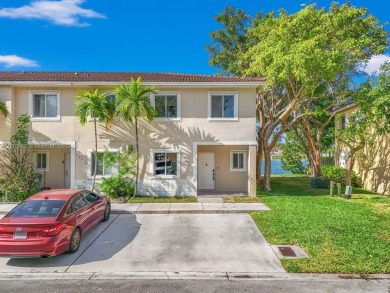 Lake Townhome/Townhouse For Sale in Miami, Florida