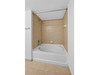 LIKE NEW | UPDATED | MOVE-IN READY | 3-BR, 3-BA PLUS DEN - - photo 33