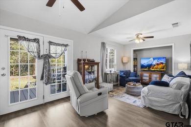 This charming country cottage, tucked away on a wooded corner - photo 9