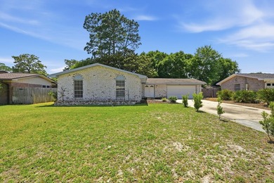 Spacious 3-Bedroom, 2-Bath All-Brick Home in Desirable Palm - photo 5