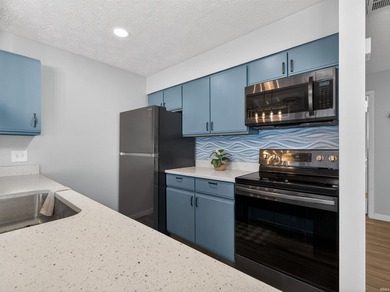 Boat to two lakes, walk to restaurants, and enjoy - photo 9