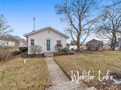 Could this be the turnkey cottage of your dreams? Whether you're - Lake Home For Sale in North Webster, Indiana