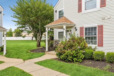 Artist Lake - Suffolk County Condo Sale Pending in Middle Island New York