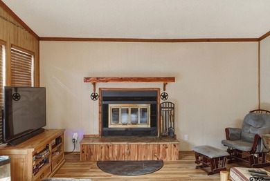 The Ultimate Holly Lake Retreat: Modern Updates & Resort Living - photo 7