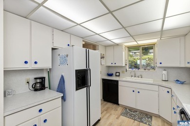Welcome to easy convenient living in the heart of beautiful - photo 12
