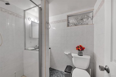 Huge price reduced for qualified buyers! Proudly Presenting a - photo 17