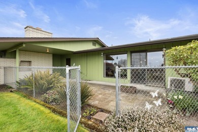 Welcome to easy convenient living in the heart of beautiful - photo 18