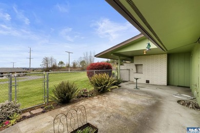Welcome to easy convenient living in the heart of beautiful - photo 19