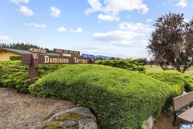 Welcome to easy convenient living in the heart of beautiful - photo 24