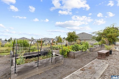 Welcome to easy convenient living in the heart of beautiful - photo 34