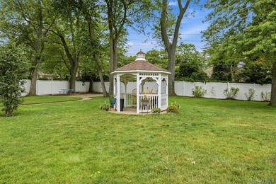 Spacious and seldom-available 3-bedroom, 1.5 bath duplex co-op - photo 2