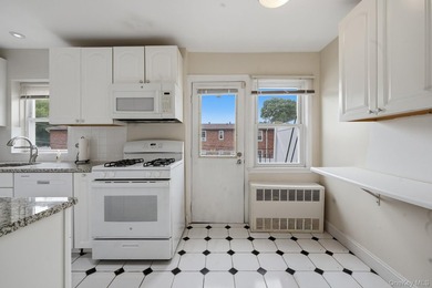 Spacious and seldom-available 3-bedroom, 1.5 bath duplex co-op - photo 7