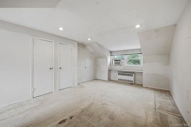 Spacious and seldom-available 3-bedroom, 1.5 bath duplex co-op - photo 9
