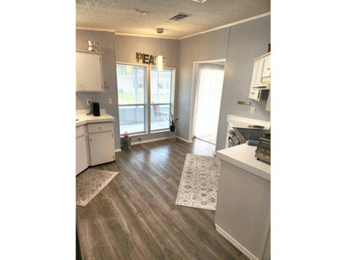 Light and Bright 2 bedroom/ 2 bathroom is clean and spacious - photo 8