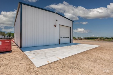 2400 sf shop with over-sized drive through bay doors. 18' eaves - photo 18