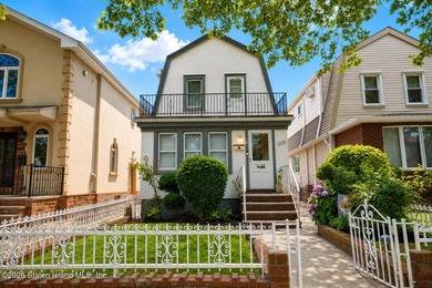 Opportunity awaits in Bensonhurst! This detached 2-family home - photo 2