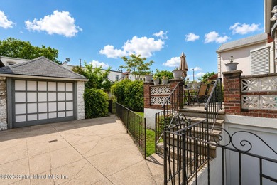 Opportunity awaits in Bensonhurst! This detached 2-family home - photo 5