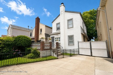 Opportunity awaits in Bensonhurst! This detached 2-family home - photo 6