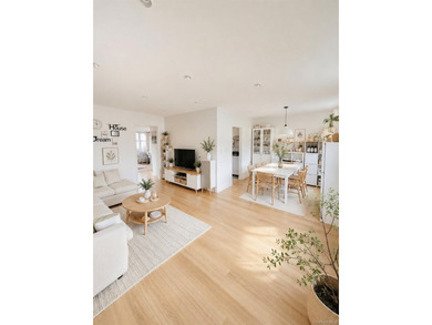 This beautifully sunlit 2-bedroom garden apartment is tucked - photo 1