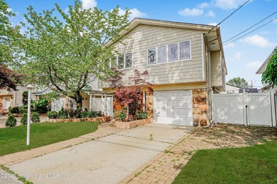 Welcome to 15 Oliver Place, a beautifully maintained detached - photo 1