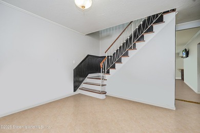 Welcome to 15 Oliver Place, a beautifully maintained detached - photo 4