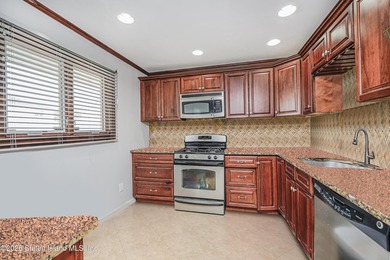 Welcome to 15 Oliver Place, a beautifully maintained detached - photo 5