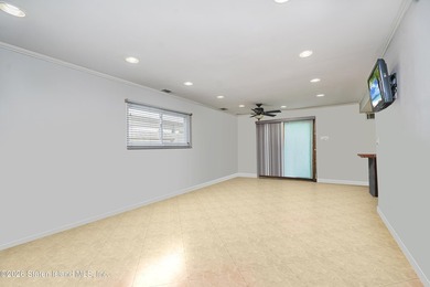 Welcome to 15 Oliver Place, a beautifully maintained detached - photo 6
